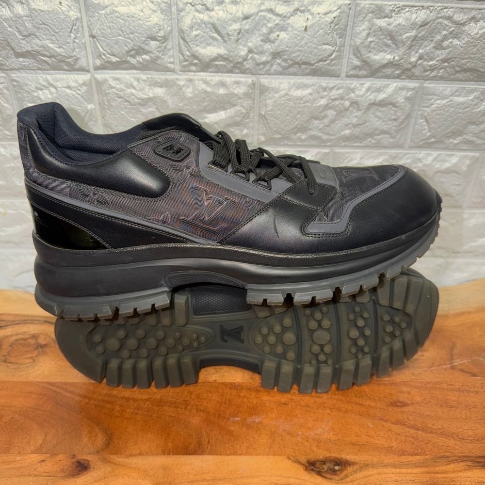 Louis Vuitton Run Away Pulse Black Grey Monogram Sneaker VL1119 Mens 11 LV 12 US - Picture 6 of 9